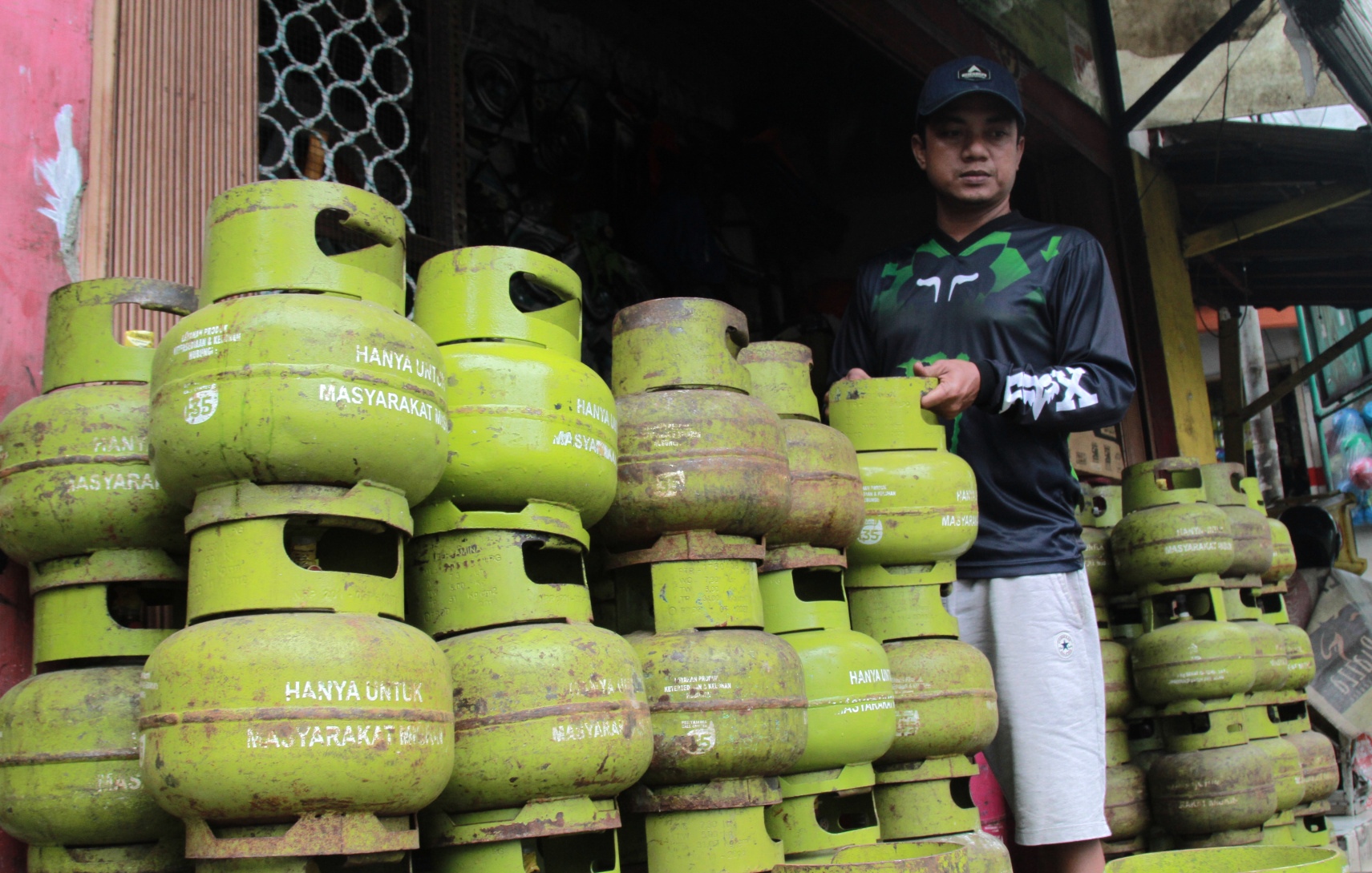 Penjual gas elpiji 3 kg (SinPo.id/ Ashar)