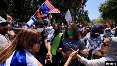 pro-Palestina dan para pendukung Israel saling bertikai dalam aksi protes di Universitas California (SinPo.id/Reuters)