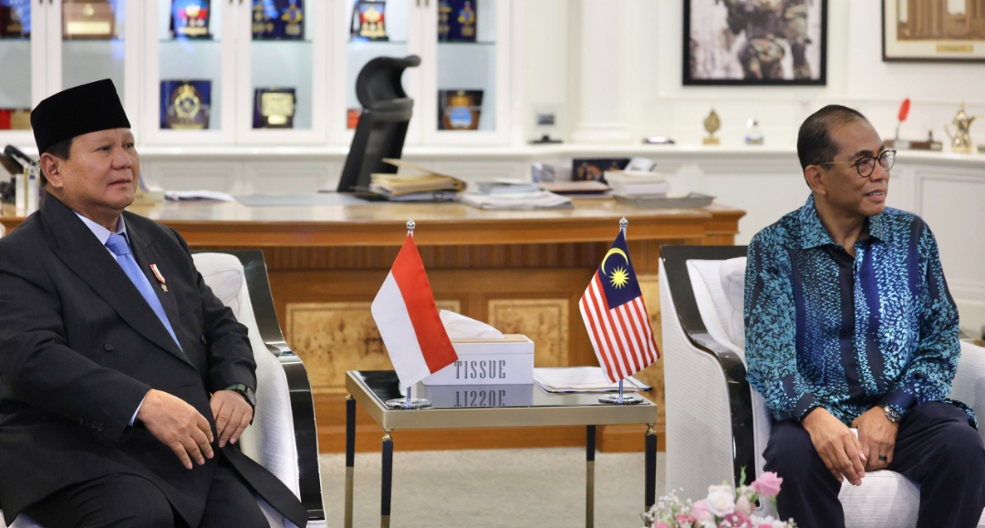 Prabowo Subianto melakukan pertemuan dengan Menhan Malaysia YM Dato’ Seri Mohamed Khaled bin Nordin (SinPo.id/ Tim Media)