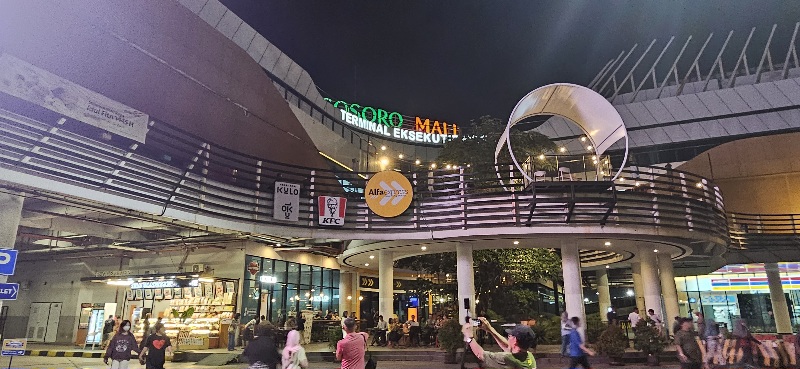 Sosoro Mall di Dermaga Eksekutif Pelabuhan Merak