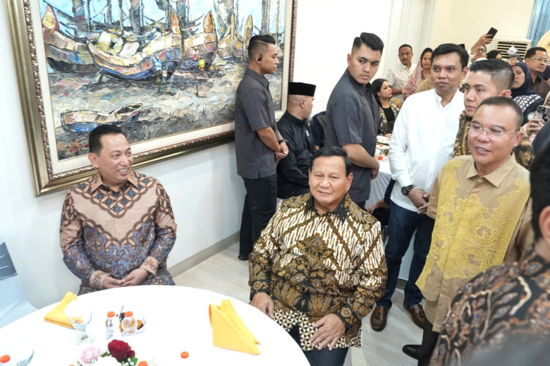 Presiden terpilih Prabowo Subianto menghadiri open house Wakil Ketua DPR RI Prof Sufmi Dasco Ahmad (SinPo.id/ Ashar)