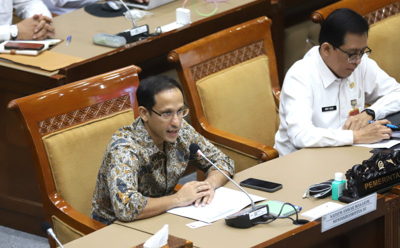 Komisi X DPR gelar raker dengan Mendikbudristek Nadiem Makarim membahasa RUU tentang Bahasa Daerah (Ashar/SinPo.id)