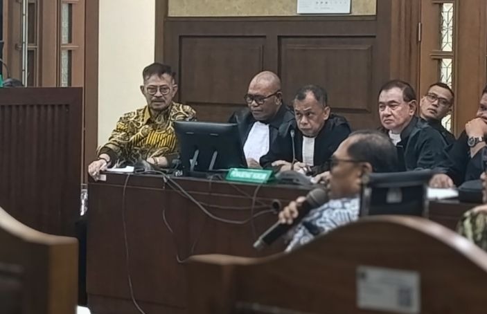 Eks Mentan SYL mendengarkan kesaksian dari para pejabat Kementan dalam sidang pemeriksaan saksi kasus pemerasan dan gratifikasi lingkungan Kementan di Pengadilan Tipikor Jakarta. (SinPo.id/Antara)