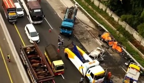 Kecelakaan di Tol Jakarta-Cikampek. (SinPo.id/Istimewa)