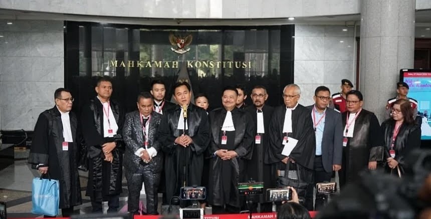 Tim kuasa hukum Prabowo-Gibran di MK (SinPo.id/Instagram Yusril)