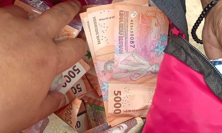Uang baru hasil curian (SinPo.id/ Humas Polres Metro Tangerang)