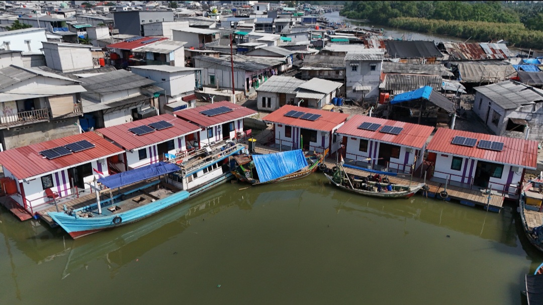 Bantuan rumah apung untuk kampung nelayan di Jakarta Utara (SinPo.id/Tkn)
