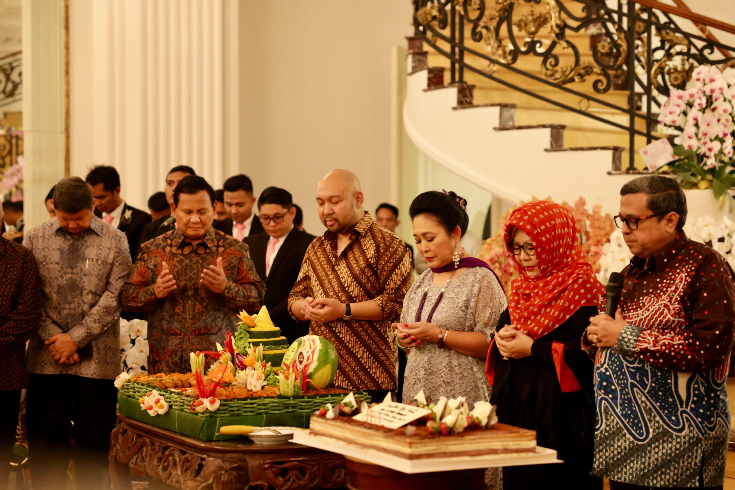 Prabowo hadiri ulang tahun titiek soeharto (SinPo.id/tkn)