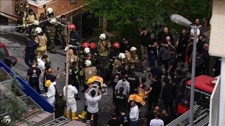Evakuasi para pekerja dari klub malam di Istanbul (SinPo.id/ Anadolu)