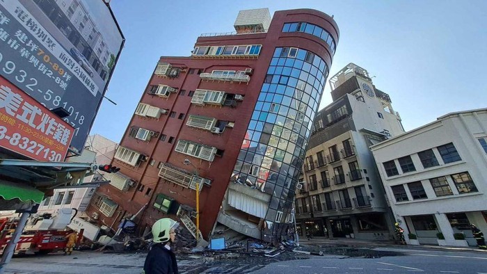 Foto: Gedung-gedung miring di Taiwan (BBC World)