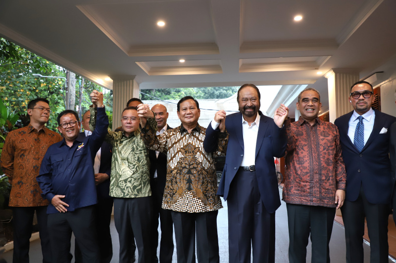 Ilustrasi. Presiden terpilih Prabowo Subianto menyambut baik kedatangan Ketua Umum NasDem Surya Paloh di Kertanegara untuk silahturahmi dan bekerja sama (Ashar/SinPo.id)