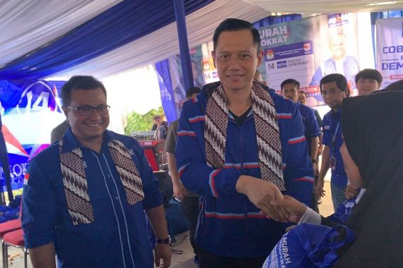 Ketua Umum Partai Demokrat, Agus Harimurti Yudhoyono (AHY) (kanan). (SinPo.id)