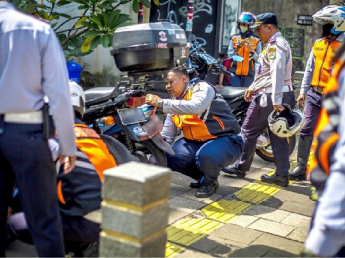 Penertiban parkir liar oleh Dishub DKI Jakarta (SinPo.id/Pemprov DKI)