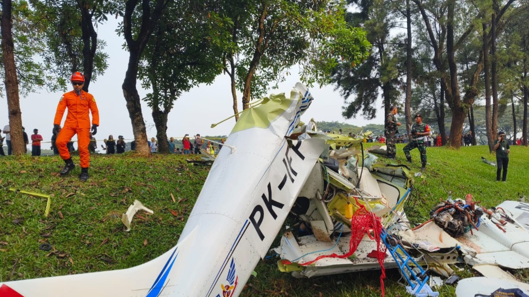 Pesawat Latih jatuh di BSD Tangsel (SinPo.id/Instagram)