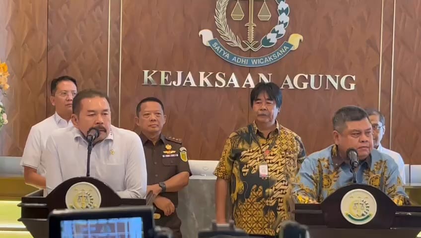 Jaksa Agung ST Burhanuddin (kiri) dalam konferensi pers di Kejaksaan Agung Rabu, 29 Mei 2024. (SinPo.id/David)
