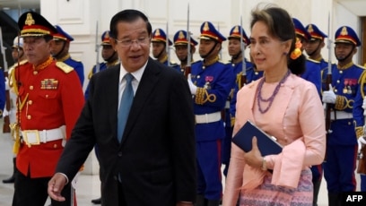 Aung San Suu Kyi dan Perdana Menteri Kamboja Hun Sen (SinPo.id/AFP)