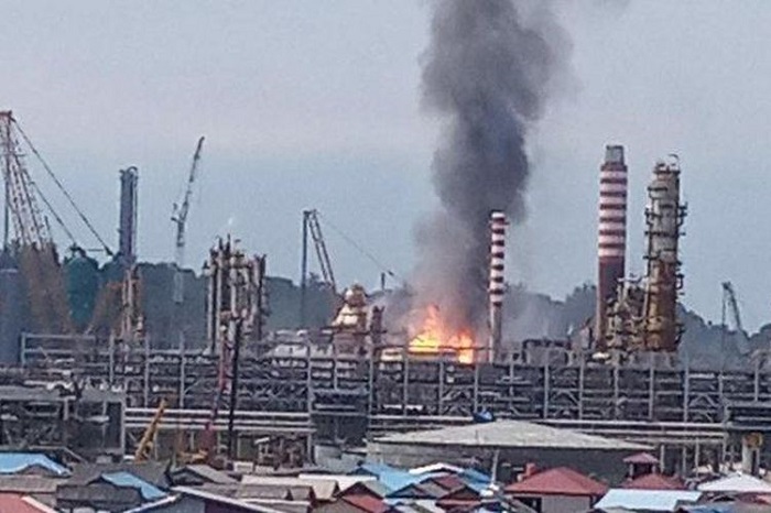 Kebakaran di area kilang PT Pertamina (Persero) Balikpapan (SinPo.id/Twitter)