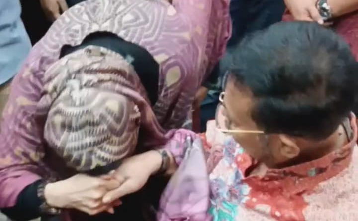 Keluarga mencium dan memeluk Syahrul Yasin Limpo jelang sidang kasus korupsi Kementan