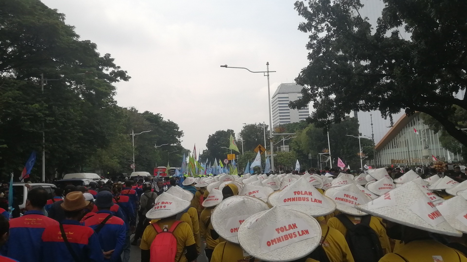 Suasana unjuk rasa buruh dalam peringatan May Day 2024 di Patung Kuda. (SinPo.id/Tio)
