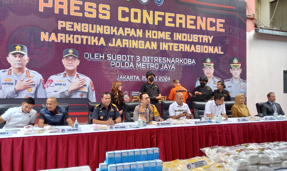 Konferensi pers kasus home industri narkotika jenis tablet PCC (SinPo.id/ Firdausi)