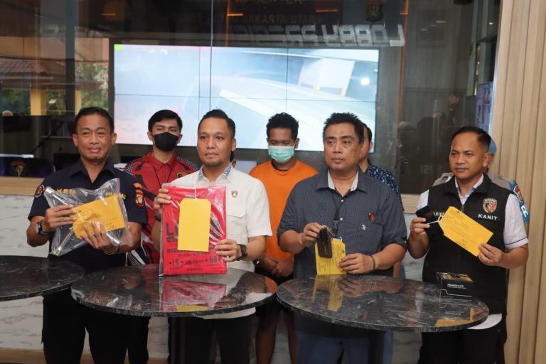 Konferensi pers kasus pencurian mobil di Mapolres Jakarta Utara (SinPo.id/ Humas Polri)