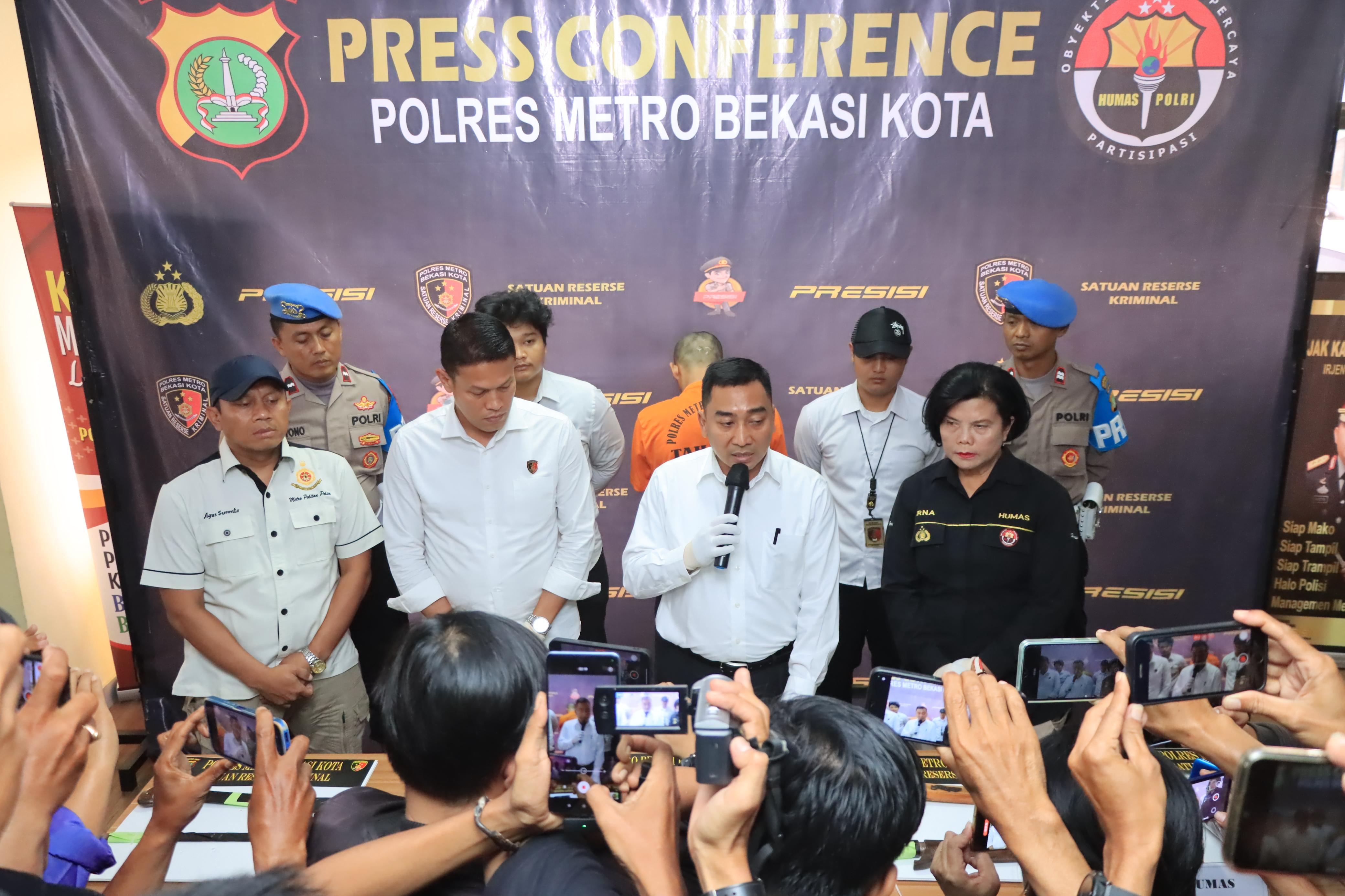 Konferensi pers kasus perampokan minimarket di Polres Bekasi Kota (SinPo.id/ Humas PMJ)
