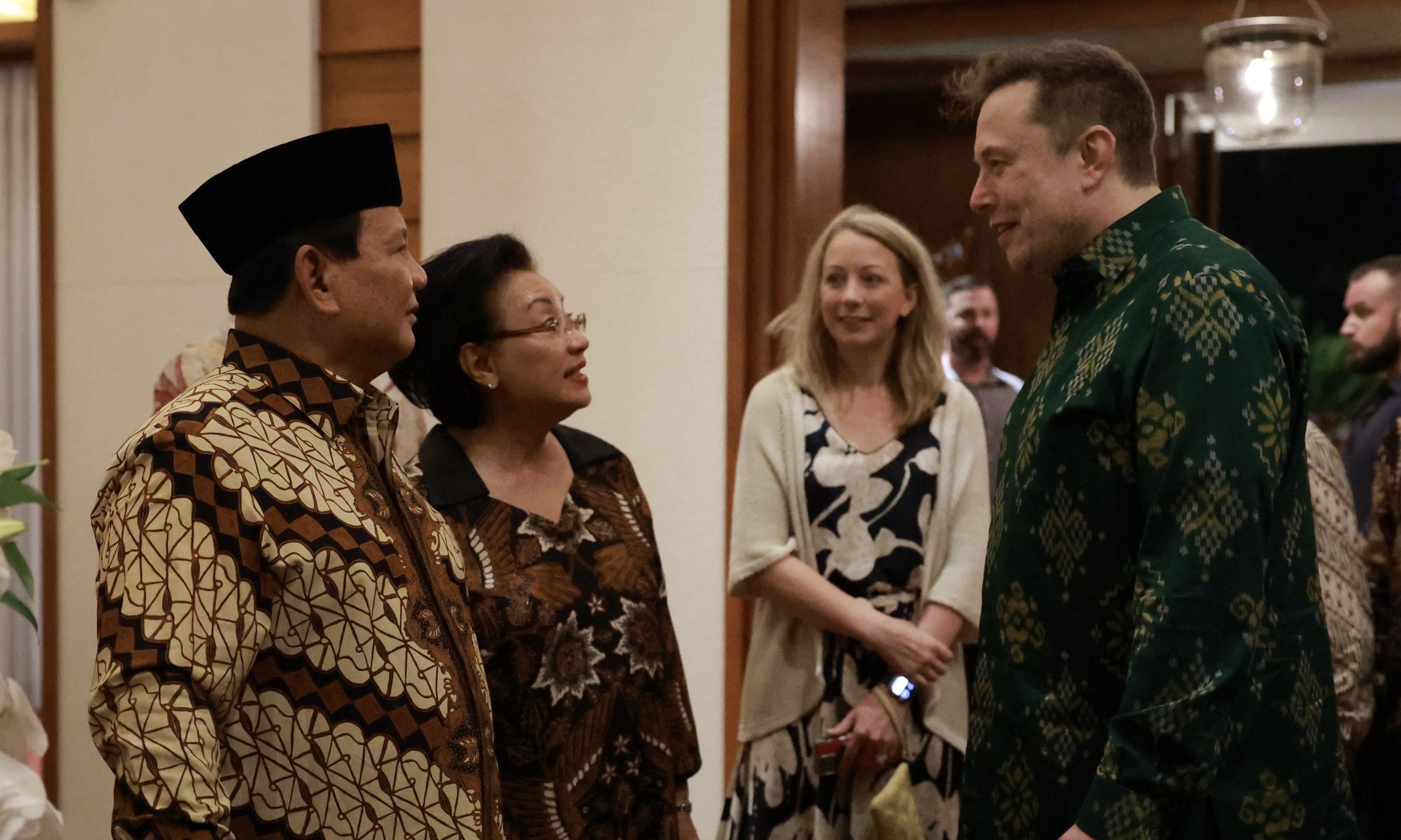 Presiden RI terpilih Prabowo Subianto bertemu dengan CEO SpaceX Elon Musk di sela-sela WWF 2024 di Bali. (SinPo.id/Tim Media)
