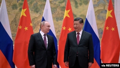 Presiden Rusia Vladimir Putin menghadiri pertemuan dengan Presiden China Xi Jinping di Beijing, China (SinPo.id/reuters)