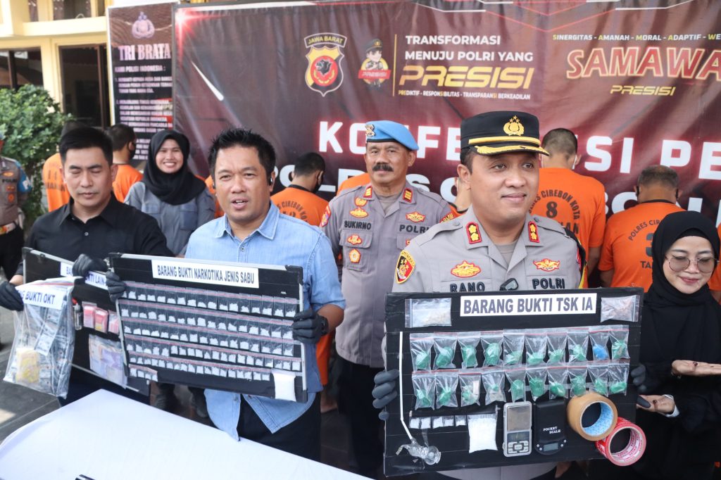Penangkapan tersangka pengedar Narkoba di Cirebon (SinPo id/Humas Polri)