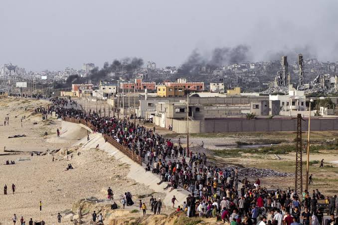 Serangan udara Israel menewaskan sedikitnya 27 orang di Gaza tengah, sebagian besar di antaranya merupakan perempuan dan anak-anak (SinPo.id/AP)