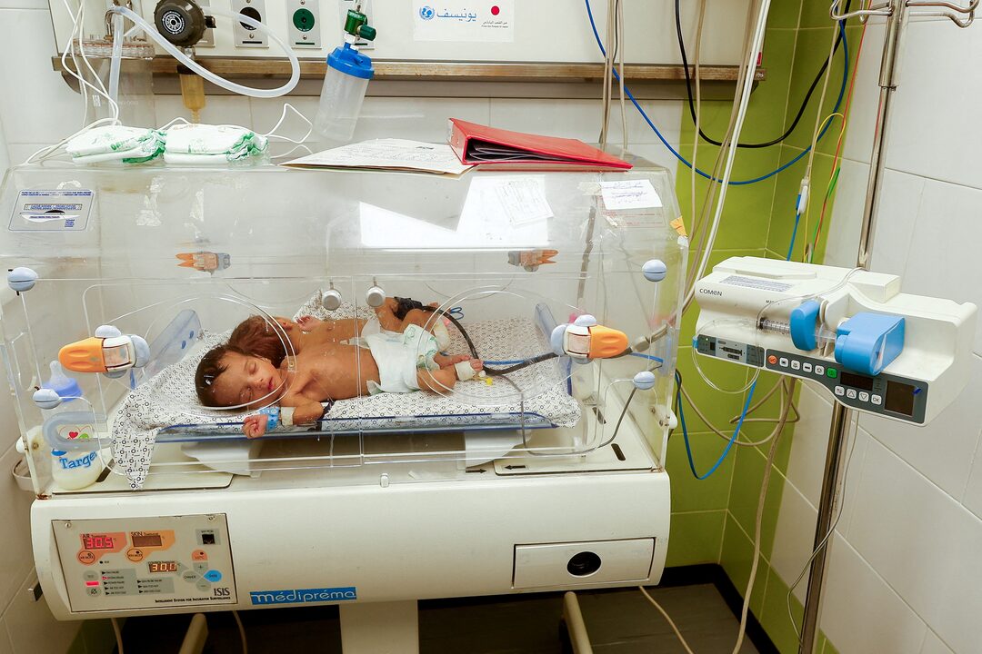 Bayi-bayi prematur yang dievakuasi dari RS Al Shifa ke RS Rafah (SinPo.id/Reuters)