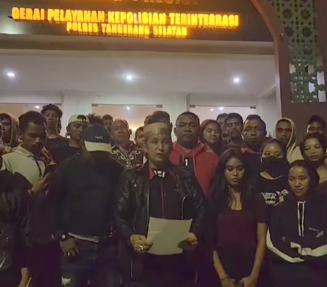 Viral di media sosial diduga mahasiswa Universitas Pamulang (Unpam) dibacok dan dilarang beribadah oleh oknum Ketua RT di kawasan Babakan, Cisauk, Tangerang. (SinPo.id/Istimewa)