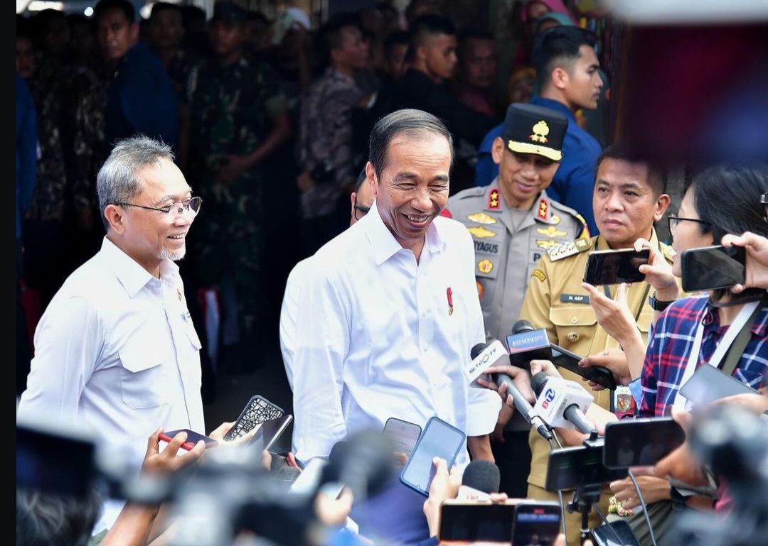 Ketum PANZulkifli Hasan bersama Presiden Jokowi (SinPo.id/Instagram)