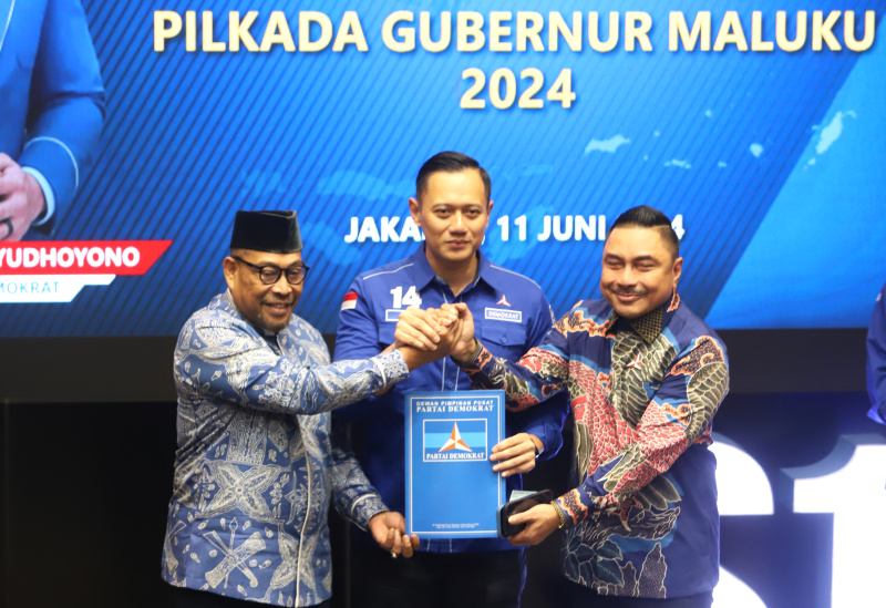 AHY resmi mengumumkan calon Pilkada Maluku Murad Ismail dan Michael Wattimena. (SinPo.id/Ashar)