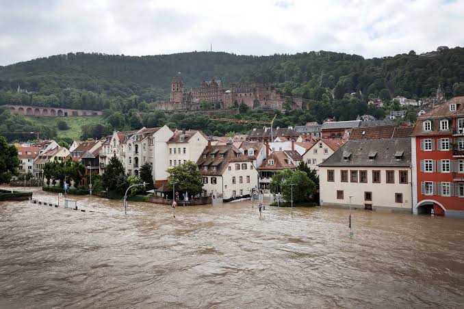 Banjir yang disebabkan oleh hujan lebat di Jerman selatan telah menewaskan sedikitnya empat orang. (SinPo.id/AFP)