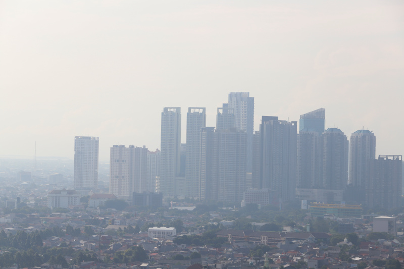 Situs IQ Air menetapkan Jakarta sebagai kota dengan polusi udara tertinggi (Ashar/SinPo.id)