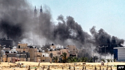 Kepulan asap saat berlangsungnya pertempuran di kawasan Sultan, barat laut Rafah (SinPo.id/AFP)