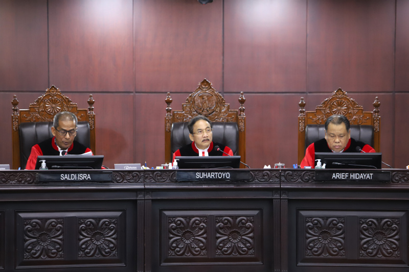 Ketua MK Suhartoyo (tengah). (Ashar/SinPo.id)