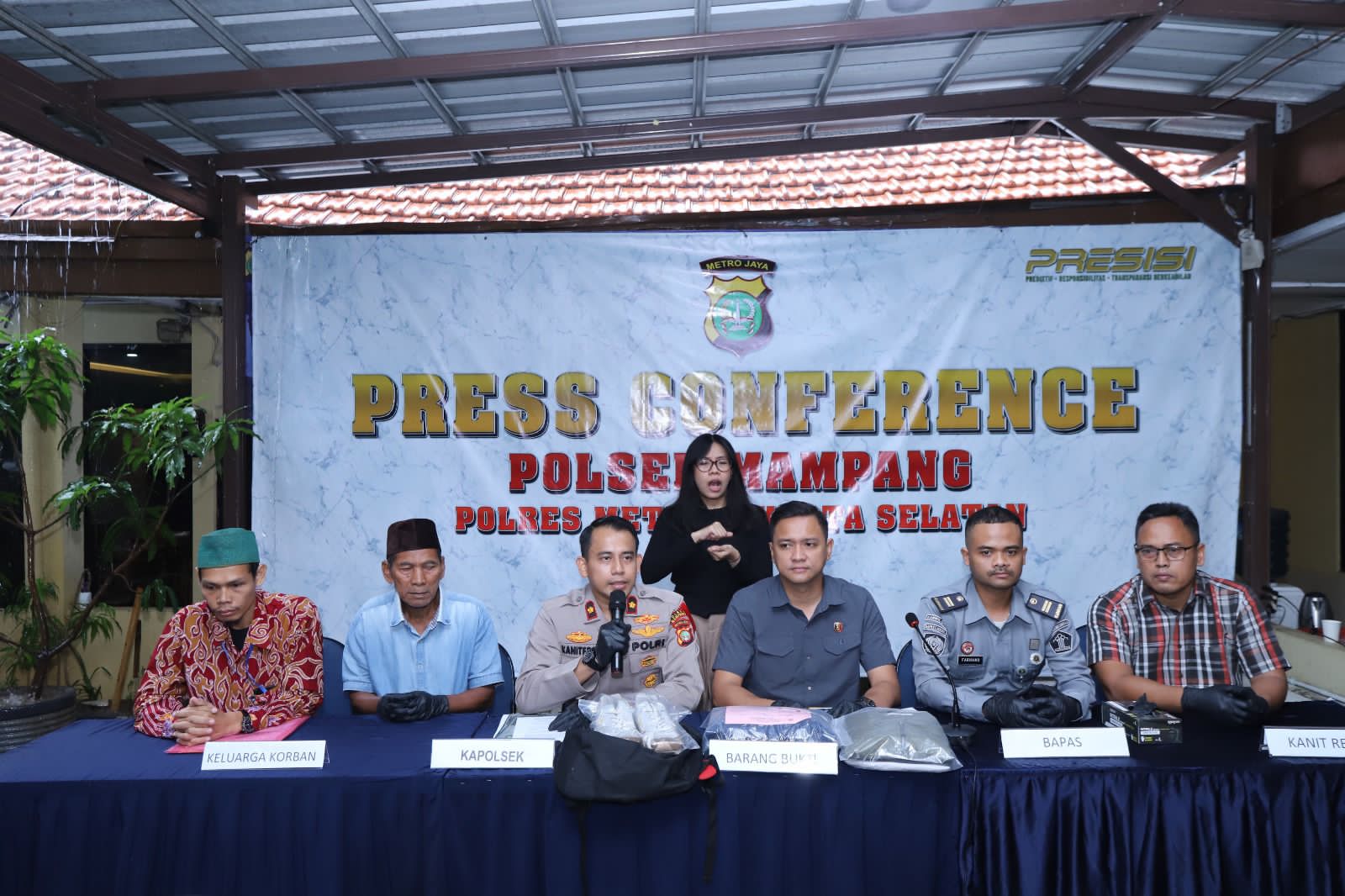Konferensi pers kasus penganiayaan di Polsek Mampang (SinPo.id/ Humas PMJ)