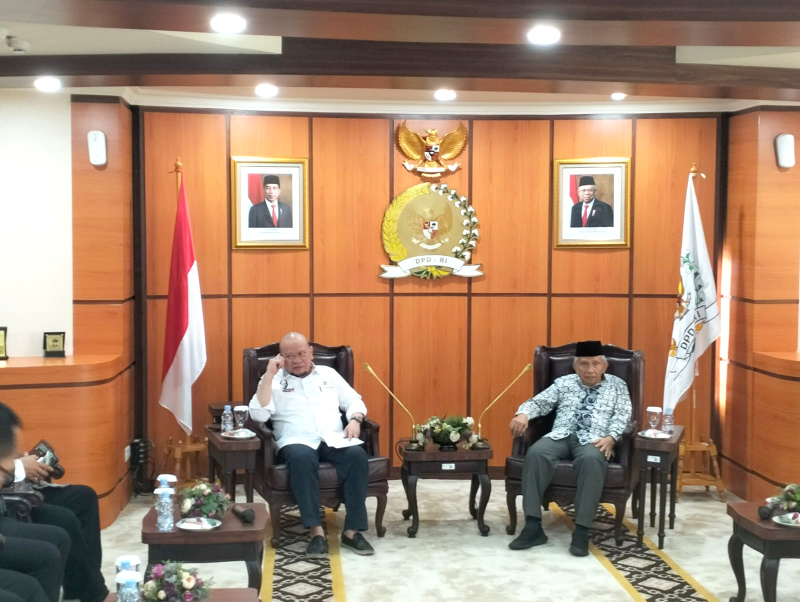 Ketua DPD RI AA LaNyalla Mahmud Mattalitti bertemu dengan Mantan Ketua MPR RI Amien Rais membahas kondisi bangsa ini dan amademen (Ashar/SinPo.id)