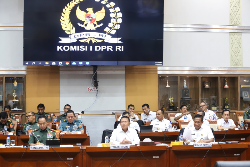 Komisi I DPR gelar raker dengan Kementrian Pertahanan membahas anggaran 2025 (Ashar/SinPo.id)
