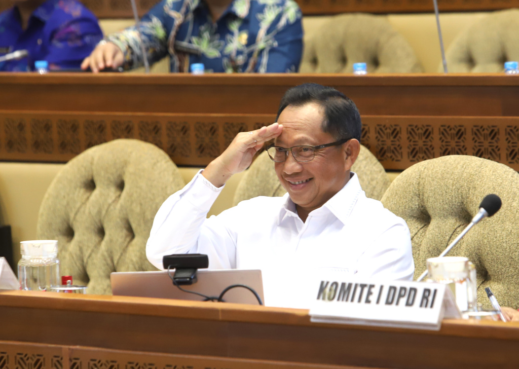 Komisi II DPR gelar raker dengan Pemenrintah Mendagri Tito Karnavian membahas Pembahasan 26 RUU tentang Kabupaten/Kota (Ashar/SinPo.id)