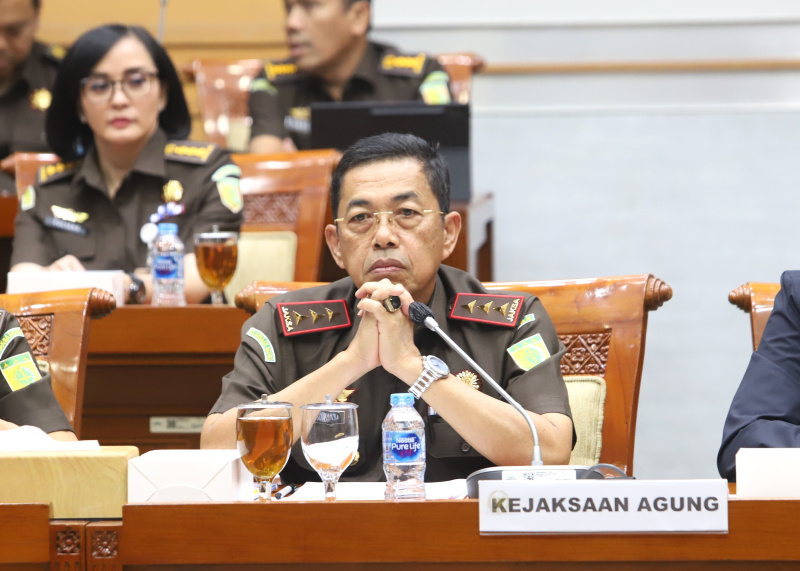 Komisi III gelar raker dengan Wakil Jaksa Agung Sunarta membahas Anggaran 2025 (Ashar/SinPo.id)
