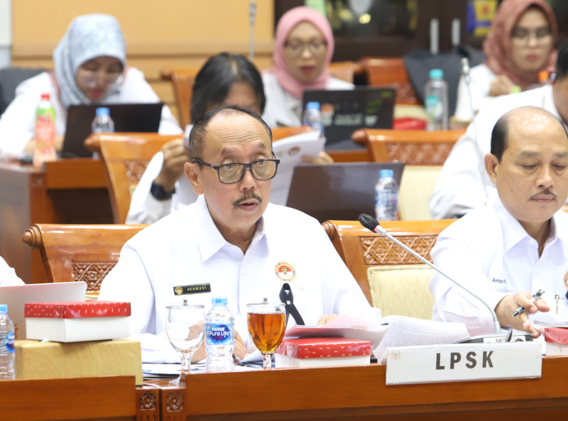 Komisi III DPR gelar raker dengan Ketua LPSK Achmadi membahas evaluasi kinerja TA 2023 dan Rencana Kinerja TA 2024 (Ashar/SinPo.id)