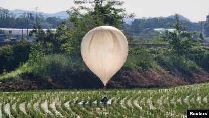 Korea Utara kembali mengirimkan balon-balon yang berisikan sampah ke Korea Selatan (SinPo.id/Reuters)