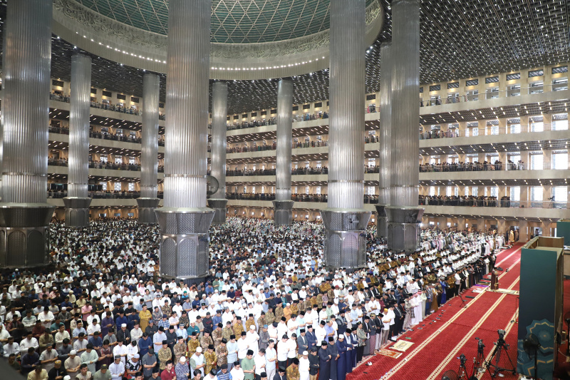 Umat Islam sedang Salat Idul Adha 2024 di Masjid Istiqlal. (SinPo.id/Ashar)