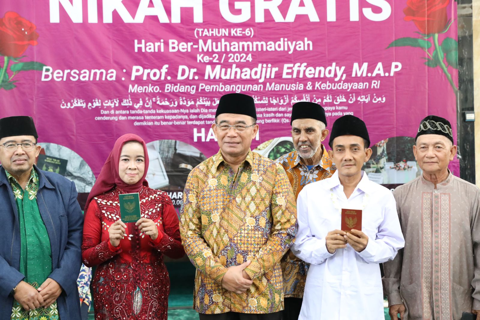 Menko PMK Hadiri Kegiatan Nikah Bersama Gratis di Masjid Raya Muhammadiyah Uswatun Hasanah Jakarta Barat (SinPo.id/Menko PMK)