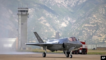 Pesawat jet F-35 tiba di Pangkalan Angkatan Udara Hill di Utah (SinPo.id/AP)
