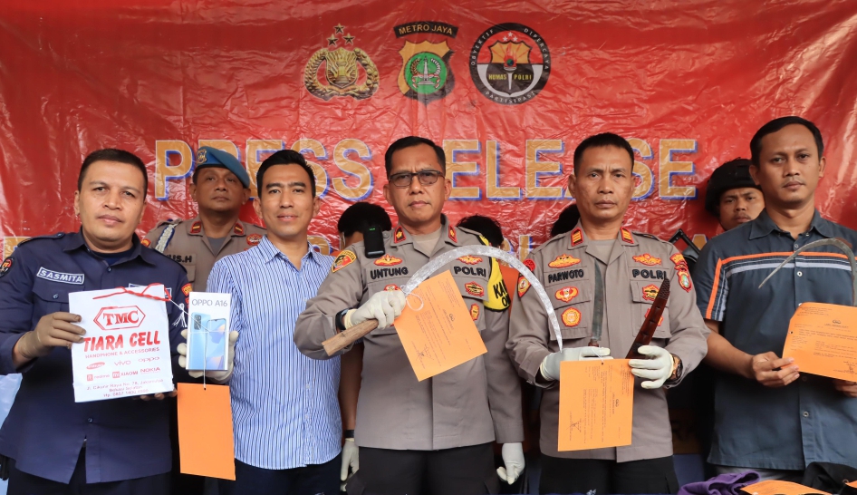 Konferensi pers kasus pembegalan di Polsek Bekasi Selatan (SinPo.id/ Humas Polda Metro Jaya)