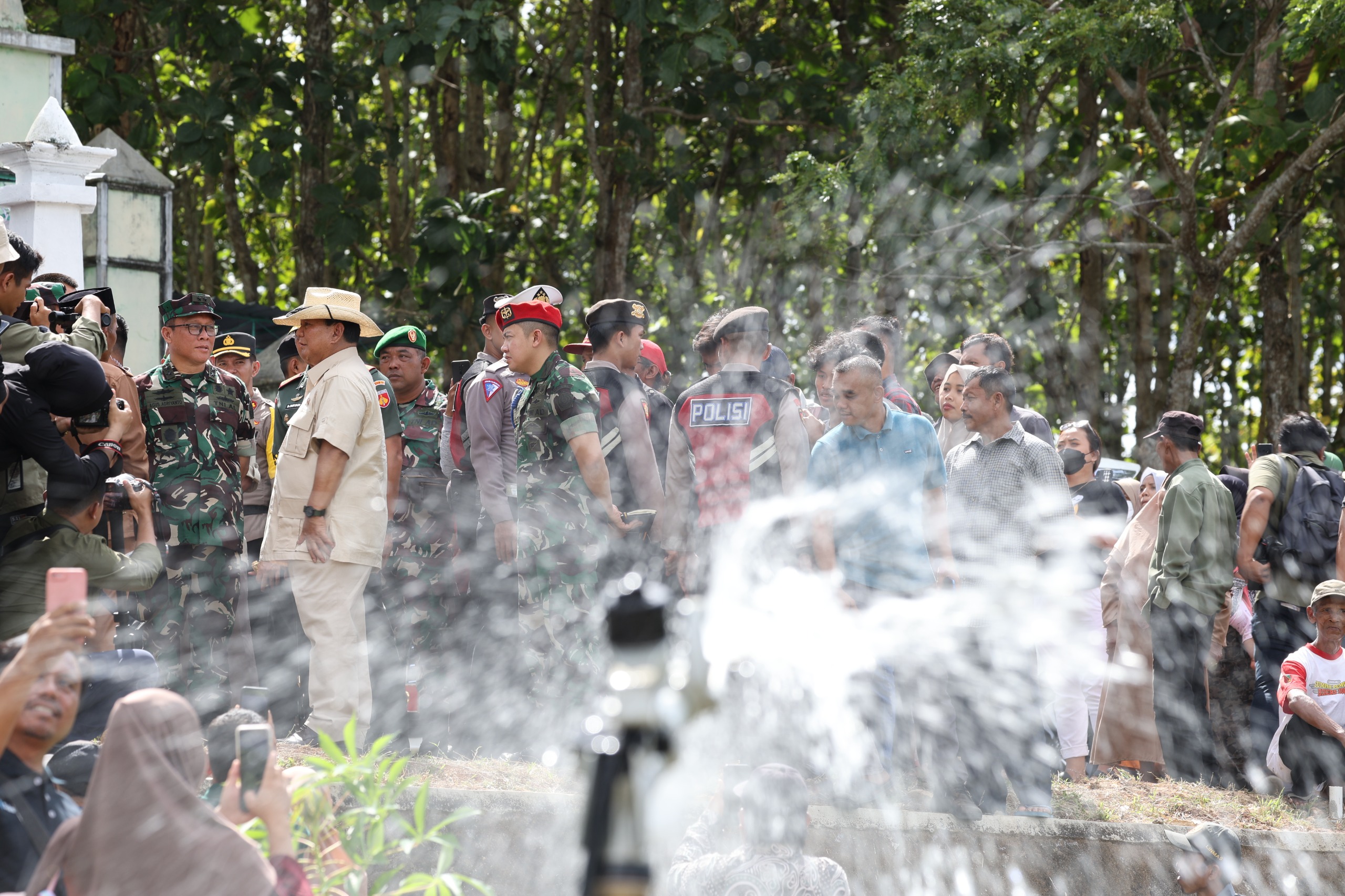 Prabowo Beri Bantuan Sumber Air Bersih di Gunungkidul (SinPo.id/ tim media Gerindra)